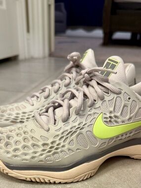 Nike Women’s Zoom Cage 3 Hard Court Tennis Shoes Grey Green Size 8.5